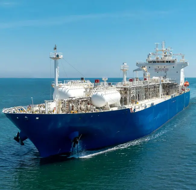 Anailís ar na buntáistí a bhaineann le monaróirí slabhra ancaire